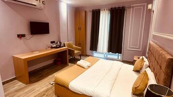 Premium Room | Desk, laptop workspace, free WiFi