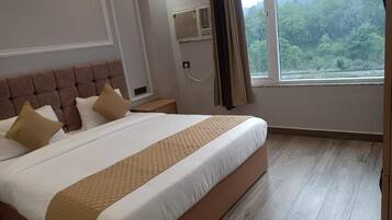 Desk, laptop workspace, free WiFi