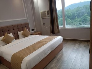 Desk, laptop workspace, free WiFi