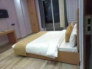 書桌、筆電工作空間、免費無線上網