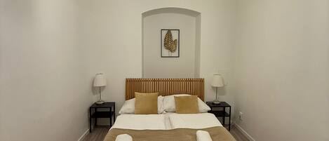 Apartamento básico | Ferros/tábuas de passar roupa, Wi-Fi de cortesia