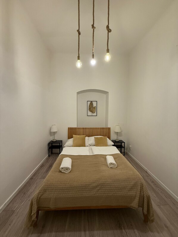 Departamento básico | Tabla de planchar con plancha y wifi gratis 