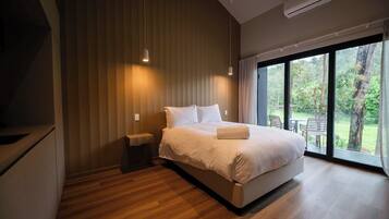Deluxe Double Room, Balcony, Mountain View | Egyptian cotton sheets, premium bedding, minibar, iron/ironing board