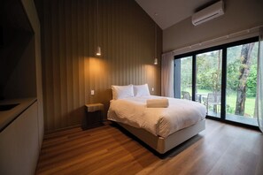 Dobbeltrom – deluxe, balkong, fjellutsikt | Sengetøy i egyptisk bomull, sengetøy av topp kvalitet og minibar