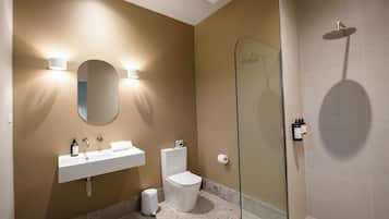 Deluxe Double Room, Balcony, Mountain View | Bathroom