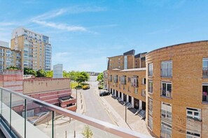 Property grounds - Iconic Home: 4BR, 4.5BA, Private rooftop terrace | 12Guest (London)