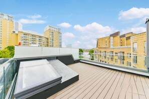 Property grounds - Iconic Home: 4BR, 4.5BA, Private rooftop terrace | 12Guest (London)
