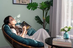 Deluxe villa, balkon, uitzicht op zwembad | Uitzicht vanuit de kamer