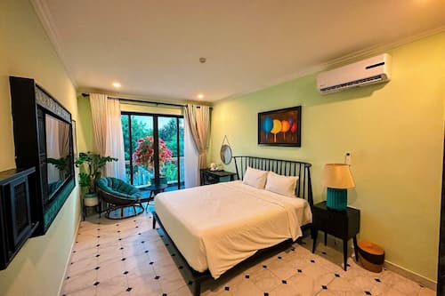 Deluxe Villa, Balcony, Pool View | Egyptian cotton sheets, premium bedding, free minibar items