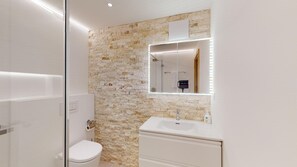 Sèche-cheveux, serviettes fournies