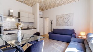 Living area - Appartamento Chiara| WiFi Stazione Treni Parking (Modena)