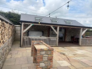 Terrace/patio - Charming studio just outside Graiguenamanagh, County Kilkenny for a cozy getaway (kilkenny)
