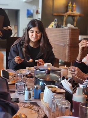 Family dining - The Himalayan Shire (Theog)