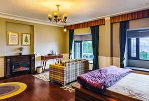 Premium Quadruple Room, Mountain View