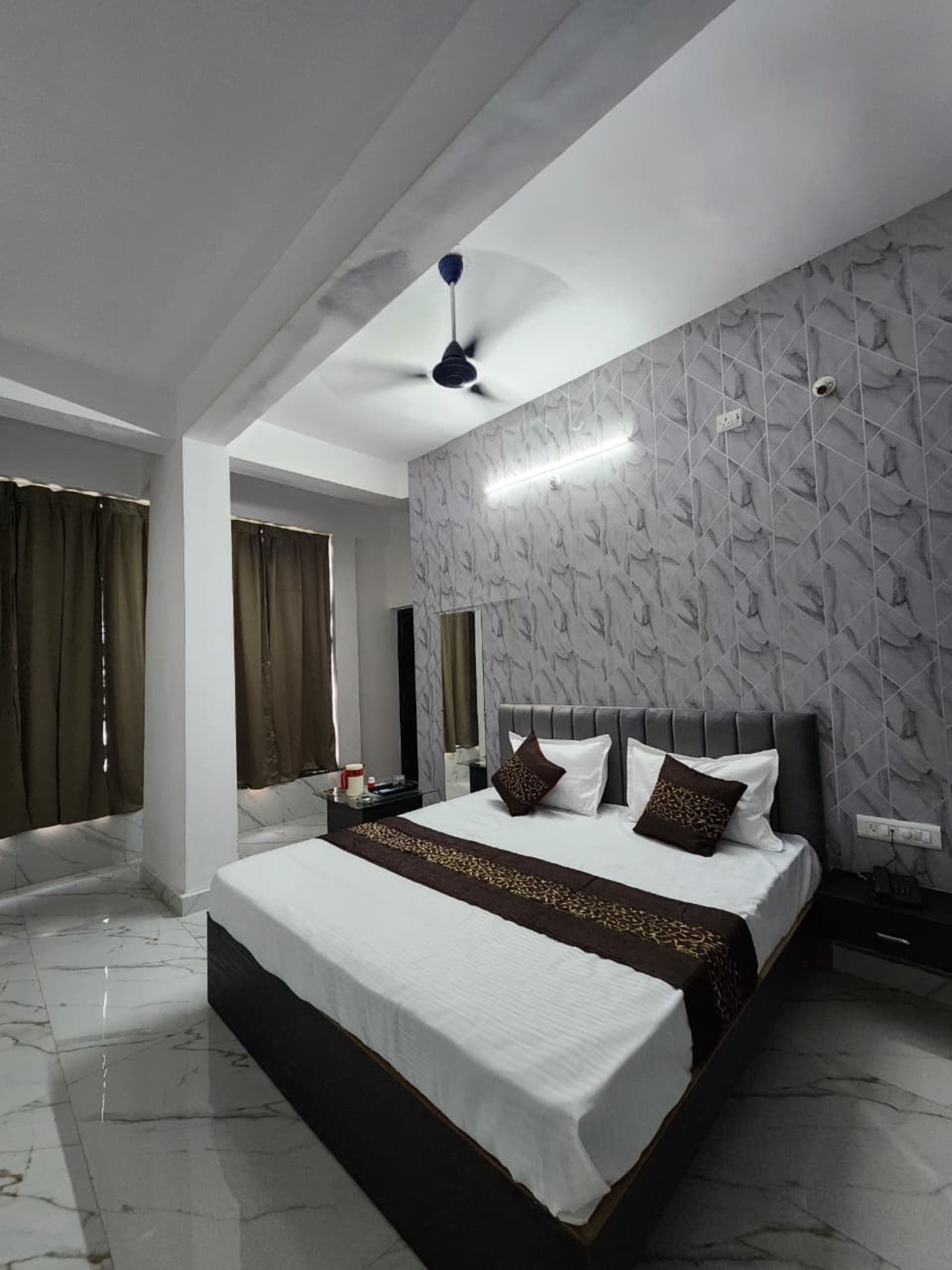 华丽客房 | 折叠床/加床（额外收费）、免费 WiFi、床单