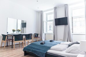 Departamento básico | Tabla de planchar con plancha y wifi gratis 