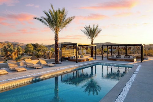 Iconic 6BR Desert Retreat w/ Pool, Pickleball & Fire Pit | Joshua Tree Mansion