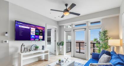 Downtown! Skyline View-Pool-King Bed-Gym-Lounge