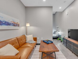 TV, offices - CozySuites Stylish 1BR in Downtown Pitts #14 (Pittsburgh)