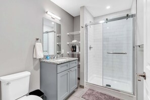 Shower, hair dryer, towels - CozySuites Stylish 1BR in Downtown Pitts #14 (Pittsburgh)