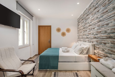 Ropa de cama hipoalergénica y caja de seguridad en la habitación . AL-Odeceixe Verde