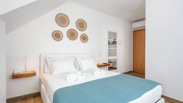 Standard-Doppelzimmer, 1 Doppelbett, eigenes Bad, Blick auf den Innenhof | Zimmersafe, kostenloses WLAN, Bettwäsche