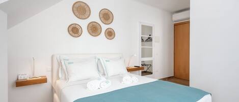 In-room safe, free WiFi, bed sheets