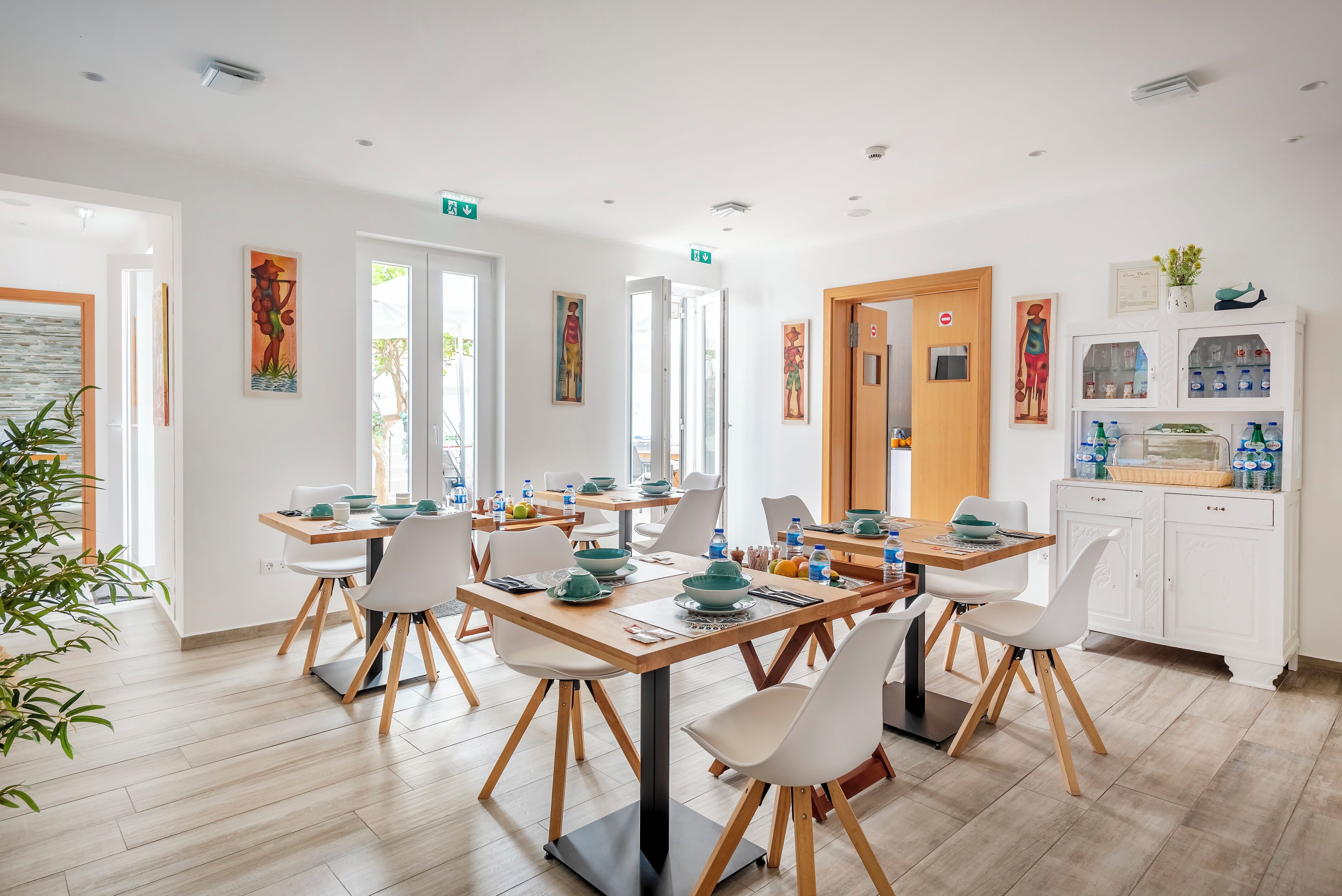 Tägliches inbegriffenes kontinentales Frühstück