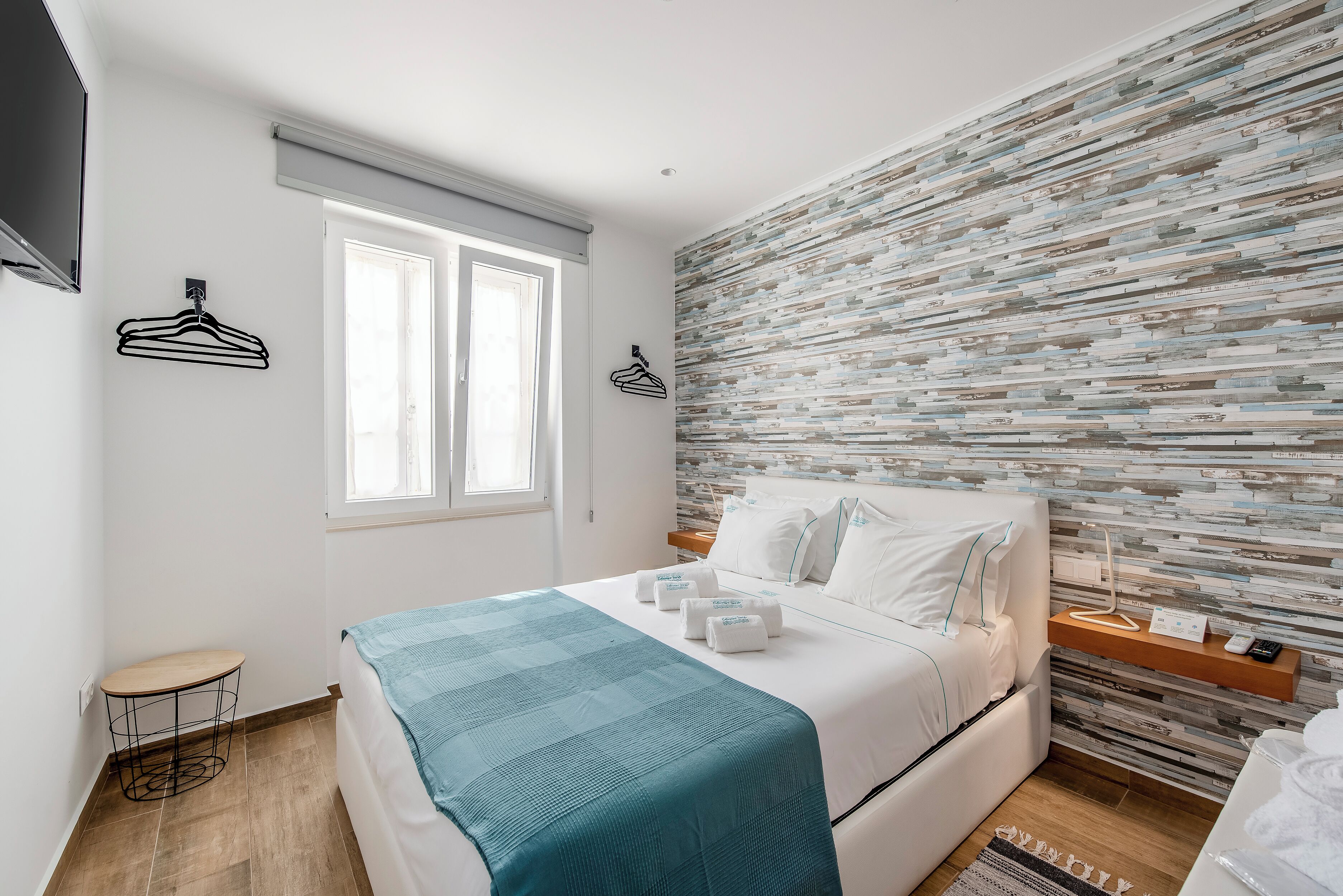 标准双人房, 1 张双人床, 私人浴室, 城市景观 | 客房内保险箱、免费 WiFi、床单