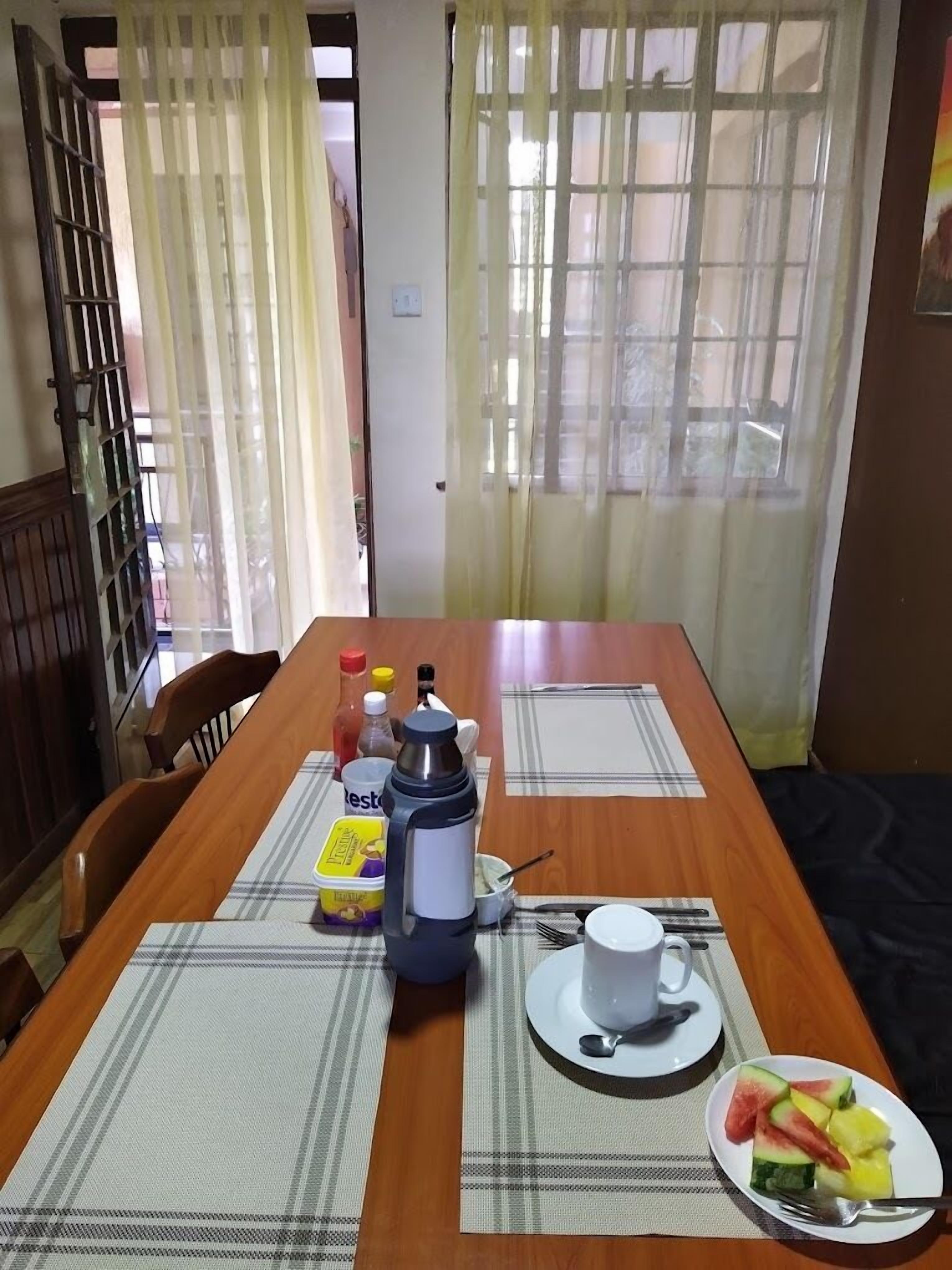 Sudah termasuk sarapan ala kontinental setiap hari