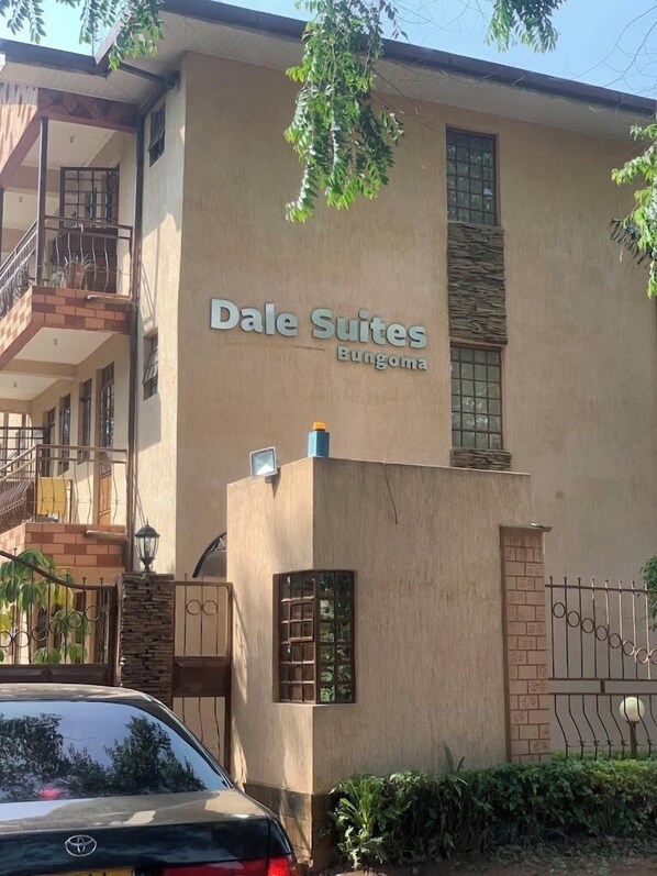 A building with a sign reading "Dale Suites Bungoma". - Dale Suites Bungoma (Bungoma)