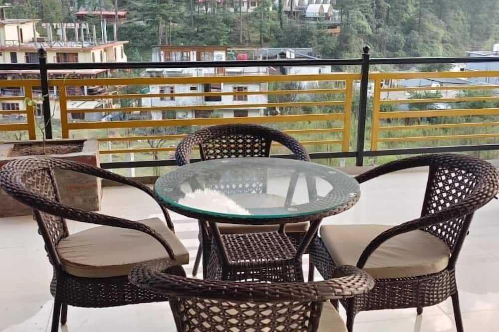 Shesh Besh Guest House & Restaurant