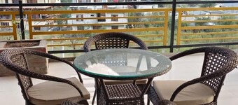 Shesh Besh Guest House & Restaurant