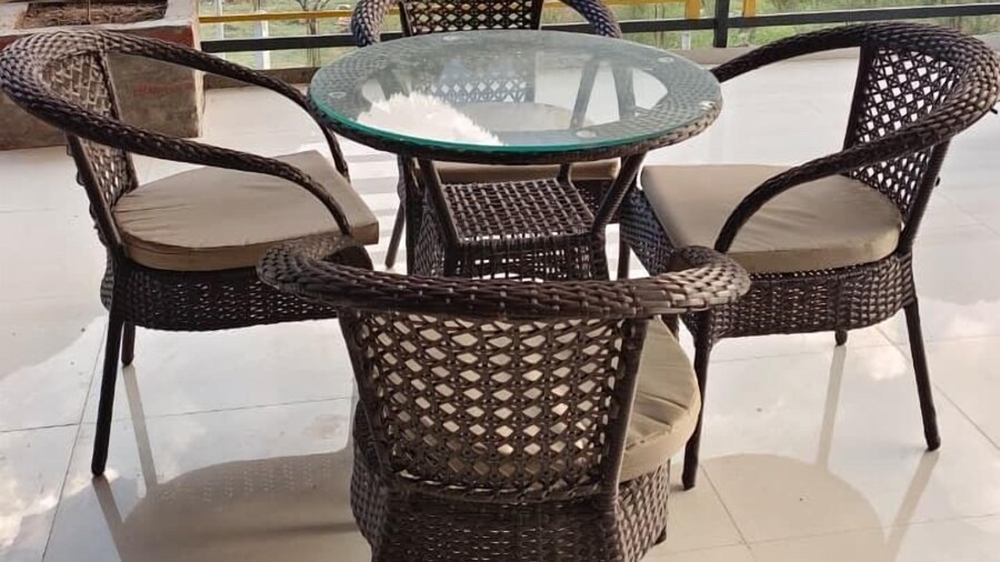 Shesh Besh Guest House & Restaurant