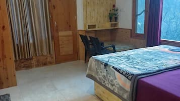 Deluxe Room, Smoking