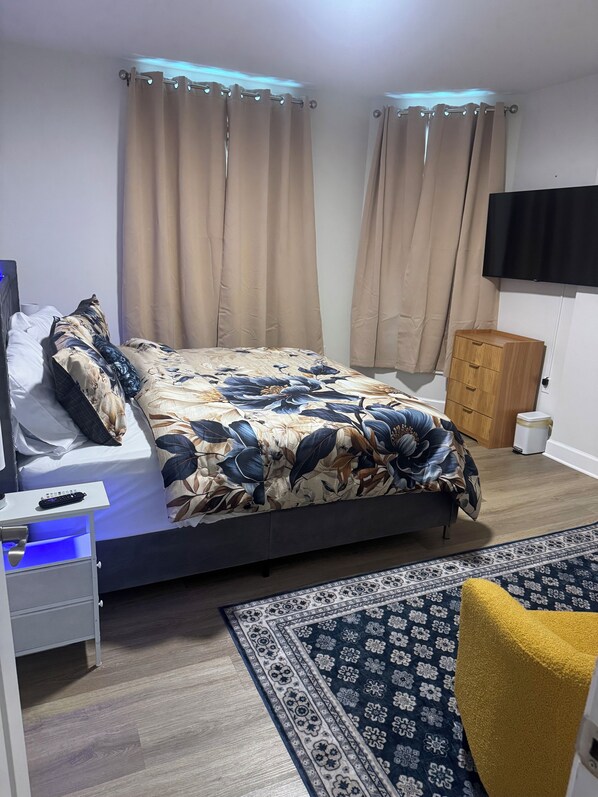 2 bedrooms, iron/ironing board, WiFi, bed sheets