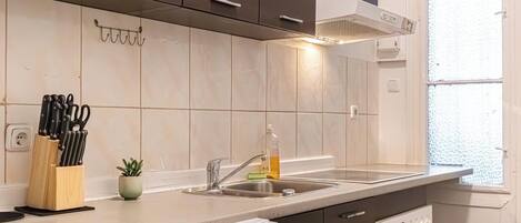 Leilighet – basic | Eget kjøkken | Kjøleskap, mikrobølgeovn, ovn og kokeplater