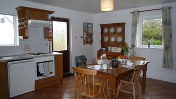 Kühlschrank, Mikrowelle, Ofen, Geschirrspüler