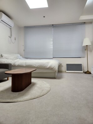 1 habitación, tabla de planchar con plancha, wifi y ropa de cama