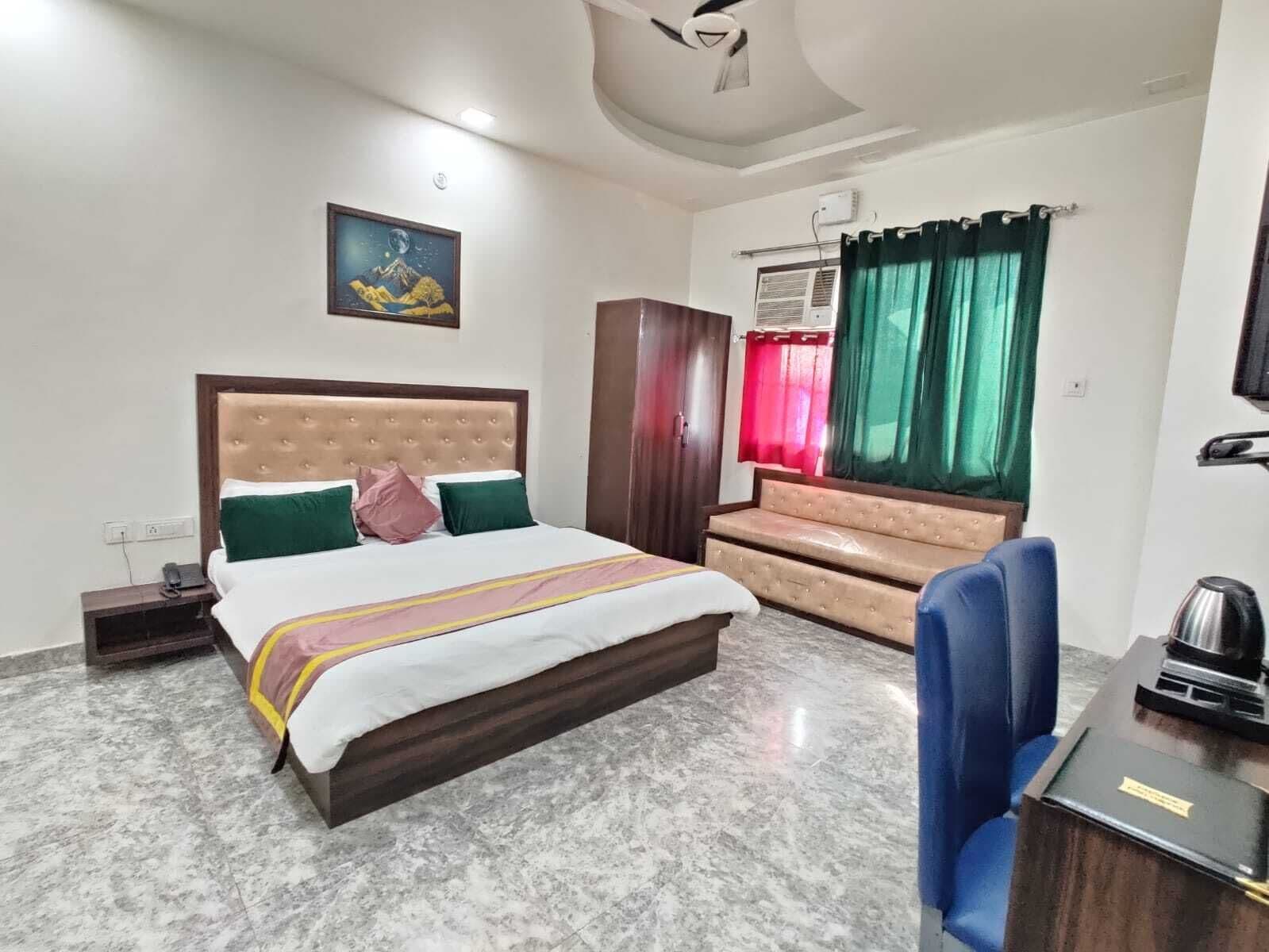 Kamar Double Deluks, balkon, pemandangan kota | Kedap suara, setrika/meja setrika, dan Wi-Fi gratis