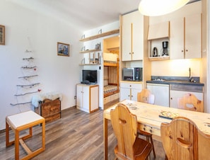 Apartment | Dining - Cosy Mountain Retreat for 4 Guests (Villard-de-Lans)
