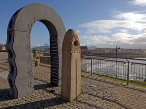 المنطقة المحيطة بالمنشأة