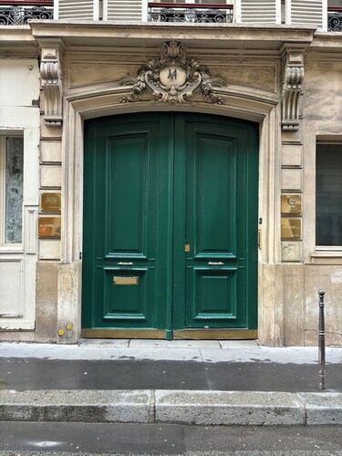 Charming Champs-Élysées studio