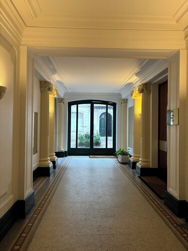 Charming Champs-Élysées studio