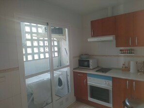 Apartment, 2 Bedrooms, Accessible, Balcony | Laundry