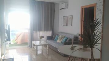 Apartamento, 2 habitaciones, accesible para personas con discapacidad, balcón | Sala de estar