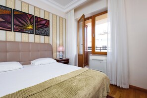 Apartamento, 3 habitaciones, vistas a la ciudad | Tabla de planchar con plancha y wifi gratis