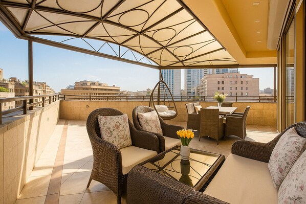 Apartamento, 3 habitaciones, vistas a la ciudad | Balcón