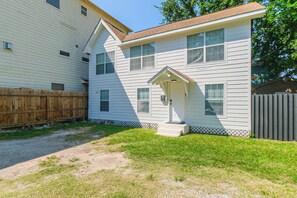 Exterior - Charming 2-story private home sleeps 8 in the Heights with fast WiFi, smart TVs, ample parking, and a fenced patio + yard. Features a primary queen ensuite and quick access to Downtown. (Houston)