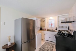 Fridge, microwave, oven, stovetop - Enjoy two separate, fully furnished homes on one property — perfect for large groups. The front one-story home offers 3 bedrooms and 1 bath, while the back two-story home features 3 bedrooms, 2 baths, and an upstairs family room with 2 beds (Houston)
